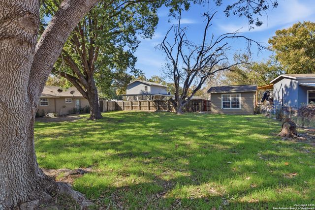 163 Lakeside Dr., Seguin, TX 78155