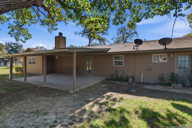 163 Lakeside Dr., Seguin, TX 78155