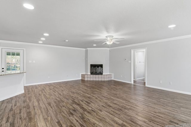 163 Lakeside Dr., Seguin, TX 78155