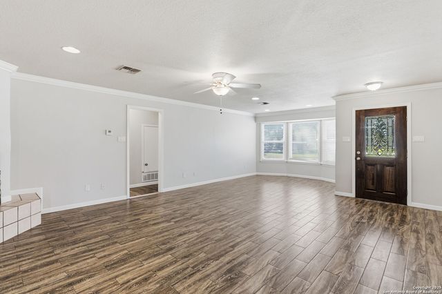 163 Lakeside Dr., Seguin, TX 78155