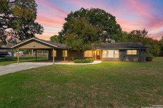 163 Lakeside Dr., Seguin, TX 78155