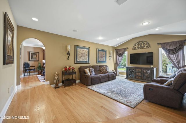 5 Grace Court, Marlboro, NJ 07746