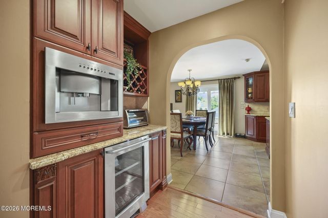 5 Grace Court, Marlboro, NJ 07746