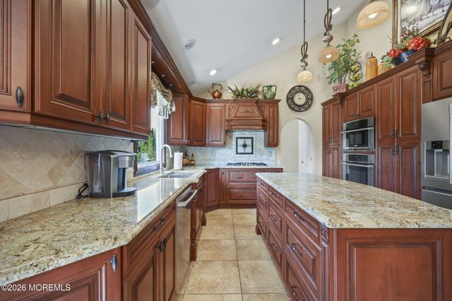 5 Grace Court, Marlboro, NJ 07746