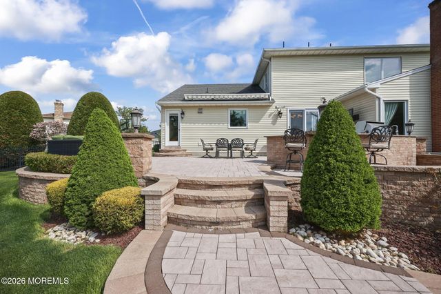 5 Grace Court, Marlboro, NJ 07746