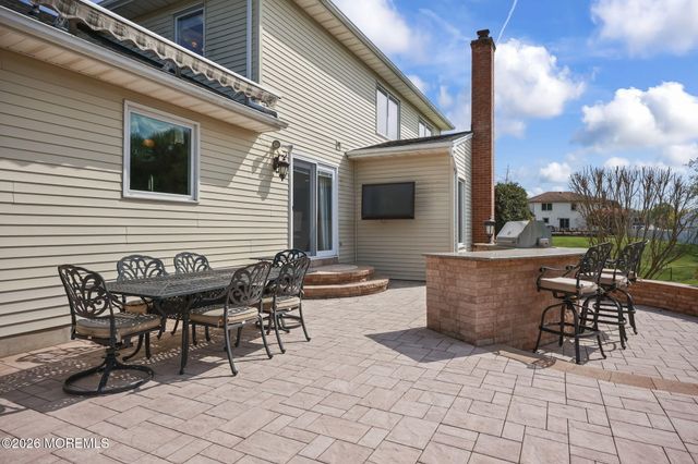5 Grace Court, Marlboro, NJ 07746