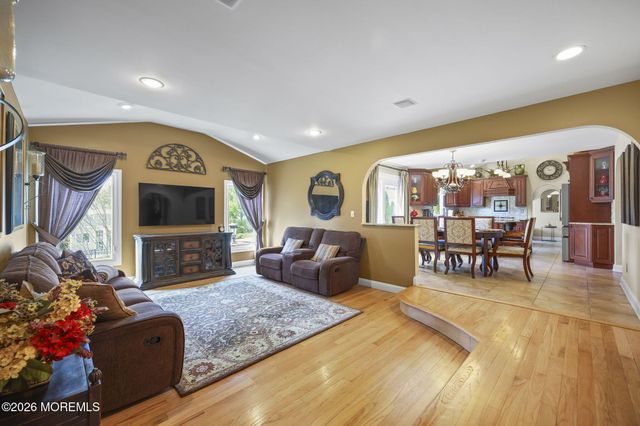5 Grace Court, Marlboro, NJ 07746