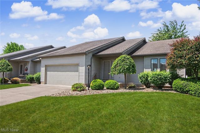 2345 Whispering Meadows Drive NE B, Warren, OH 44483