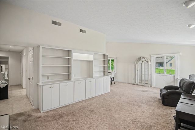 2345 Whispering Meadows Drive NE B, Warren, OH 44483