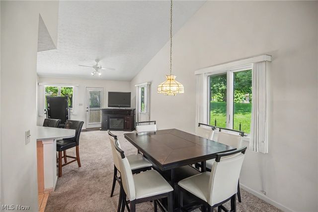 2345 Whispering Meadows Drive NE B, Warren, OH 44483