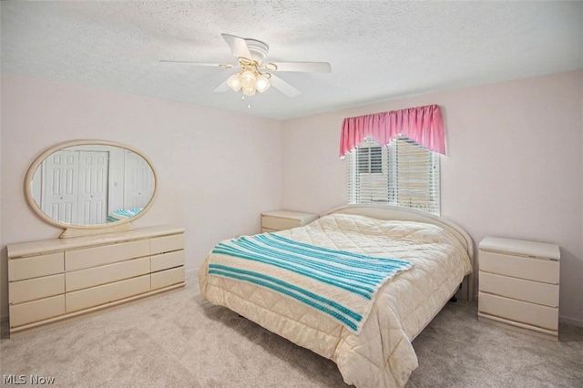 2345 Whispering Meadows Drive NE B, Warren, OH 44483