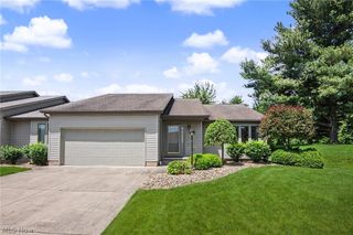 2345 Whispering Meadows Drive NE B, Warren, OH 44483
