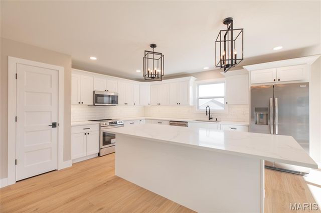 104 Windsor Drive, Alton, IL 62002