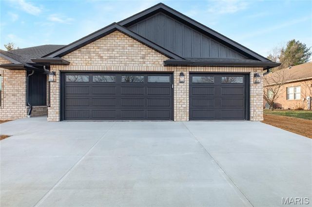 104 Windsor Drive, Alton, IL 62002