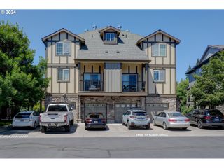 7915 Ne ROCKNE Way, Hillsboro, OR 97006