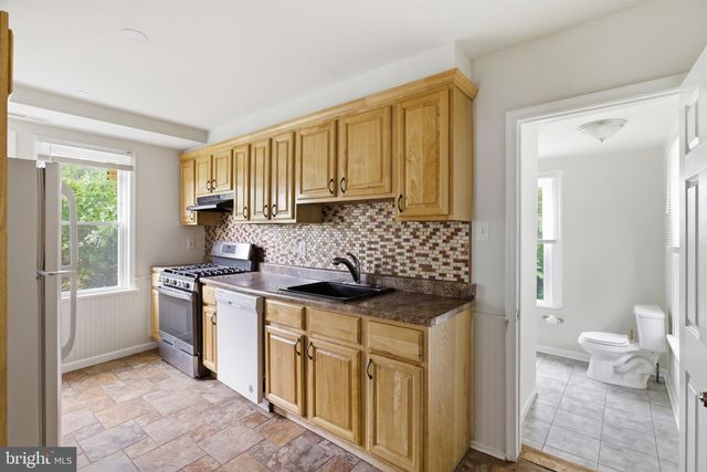 820 GREENHILL RD, Sharon Hill, PA 19079
