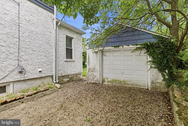 820 GREENHILL RD, Sharon Hill, PA 19079