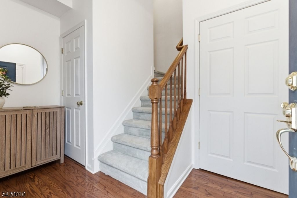 605 Donato Cir, Scotch Plains Twp., NJ 07076 — photo 2