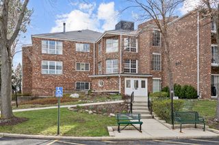 540 Biesterfield Road 305, Elk Grove Village, IL 60007