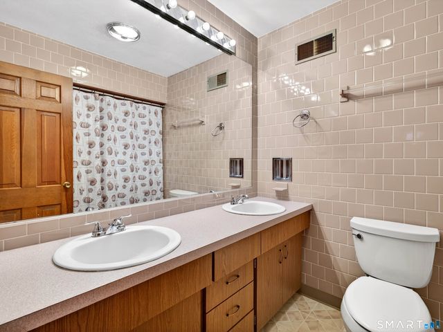 1 Tanglewood Drive, Norwich, CT 06360