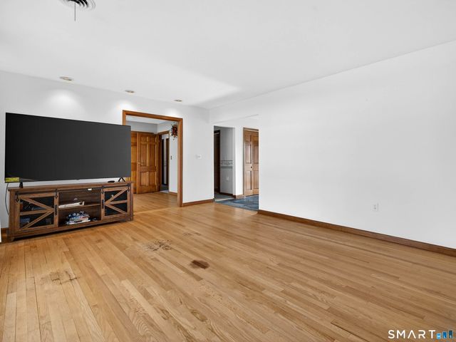 1 Tanglewood Drive, Norwich, CT 06360