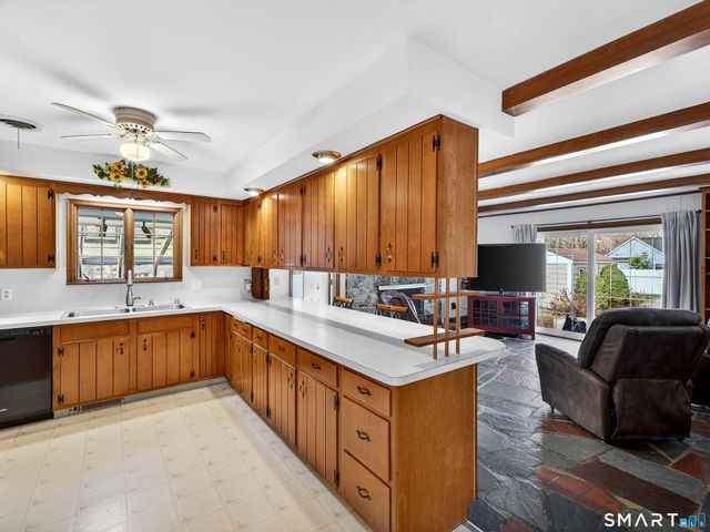 1 Tanglewood Drive, Norwich, CT 06360