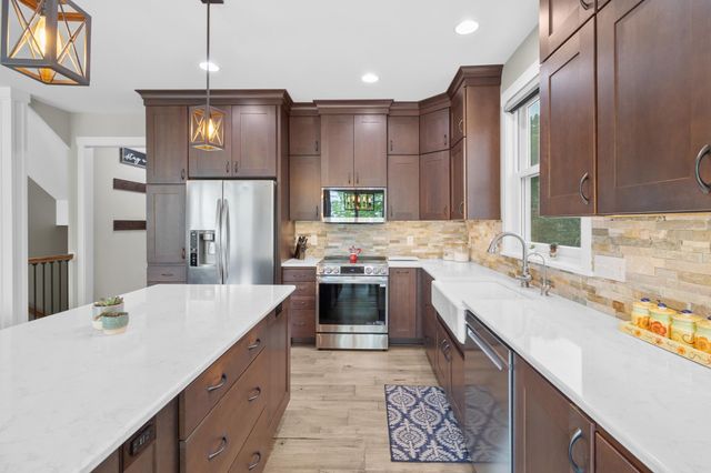 3856 Green Heights Trail SW, Prior Lake, MN 55372