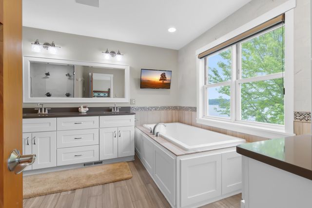 3856 Green Heights Trail SW, Prior Lake, MN 55372