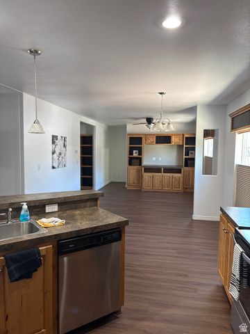27 LAKEVIEW DR, Layton, UT 84041