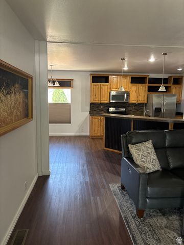 27 LAKEVIEW DR, Layton, UT 84041