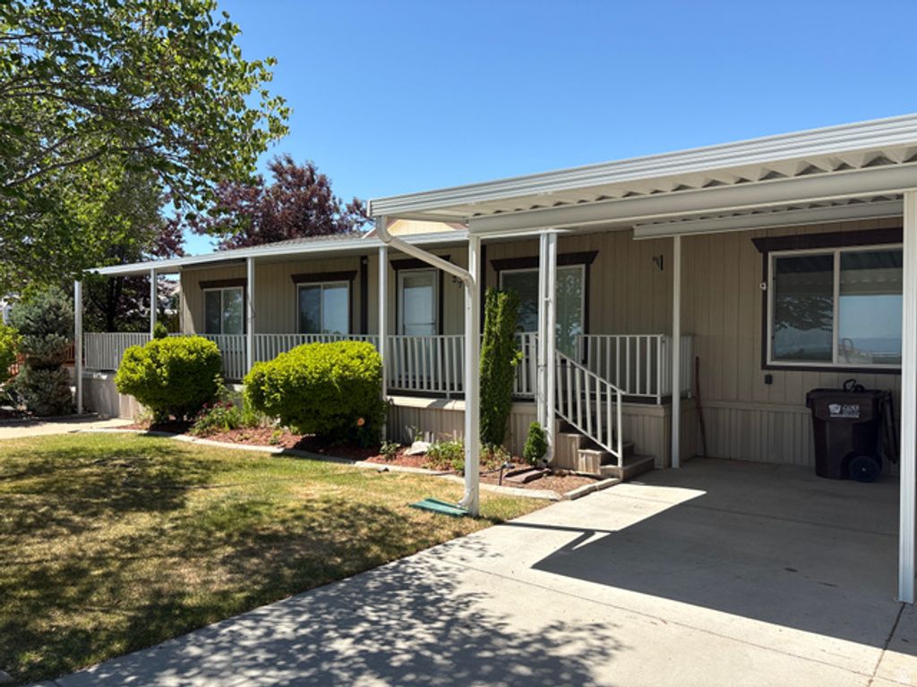 27 LAKEVIEW DR, Layton, UT 84041