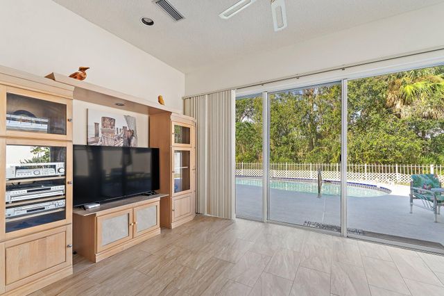 7756 SE Bay Cedar Circle, Hobe Sound, FL 33455