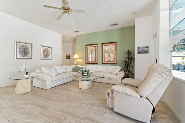 7756 SE Bay Cedar Circle, Hobe Sound, FL 33455