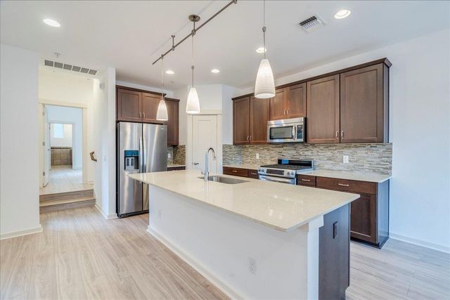 4006 Valley View RD B, Austin, TX 78704