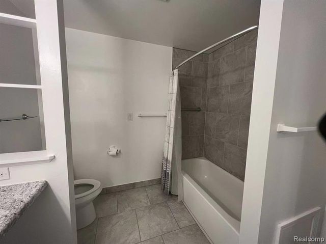 474 Fox Hills Drive, Bloomfield Hills, MI 48304