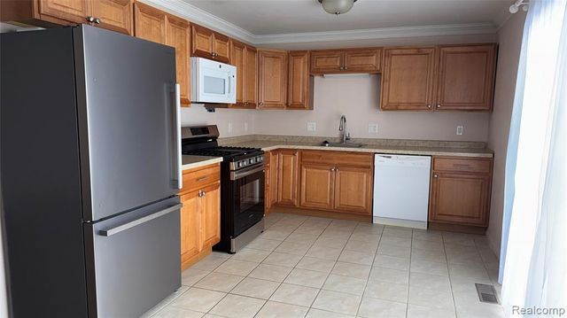 474 Fox Hills Drive, Bloomfield Hills, MI 48304