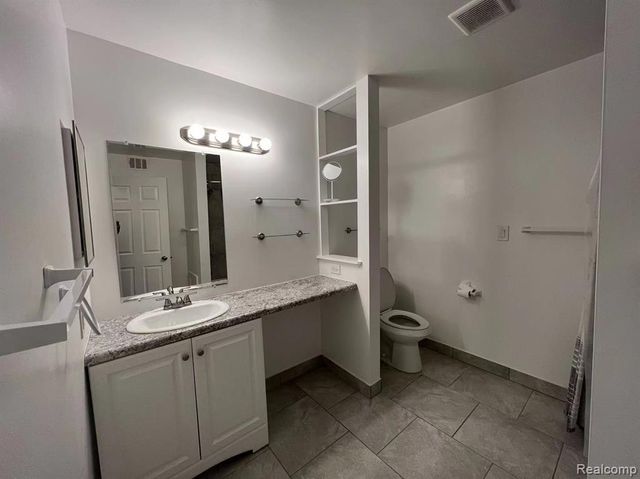 474 Fox Hills Drive, Bloomfield Hills, MI 48304