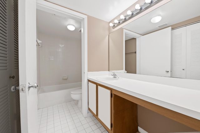 2861 N Oakland Forest Drive 202, Oakland Park, FL 33309