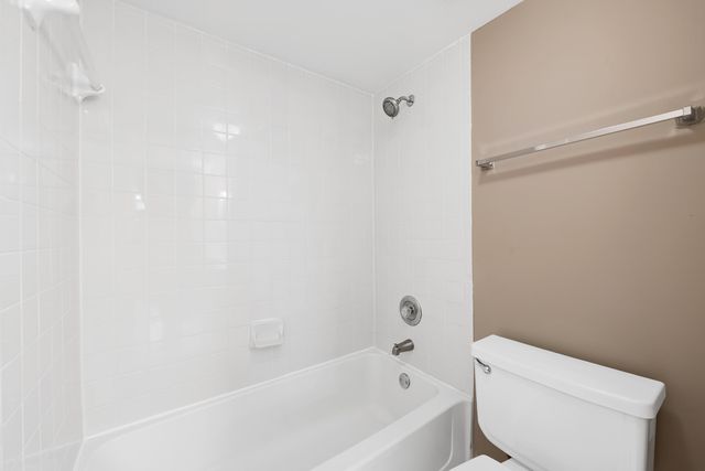 2861 N Oakland Forest Drive 202, Oakland Park, FL 33309