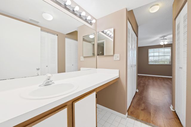 2861 N Oakland Forest Drive 202, Oakland Park, FL 33309
