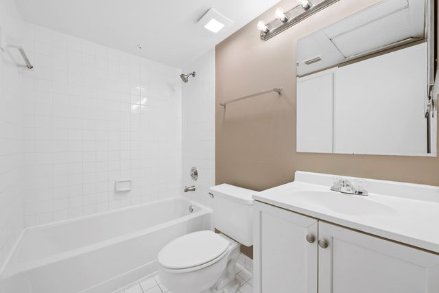 2861 N Oakland Forest Drive 202, Oakland Park, FL 33309