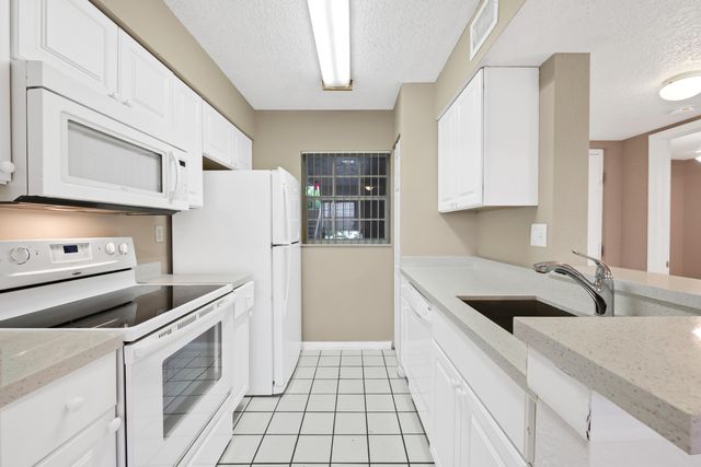 2861 N Oakland Forest Drive 202, Oakland Park, FL 33309