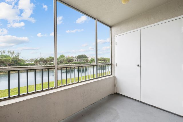 2861 N Oakland Forest Drive 202, Oakland Park, FL 33309