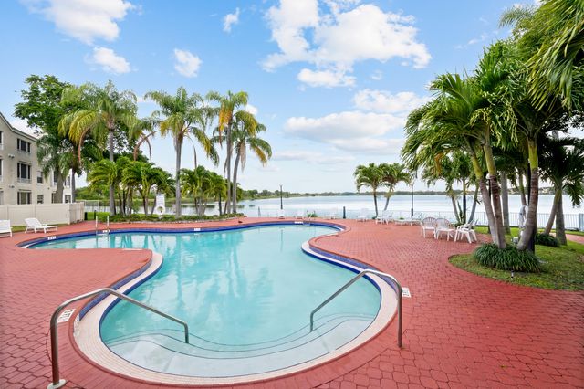 2861 N Oakland Forest Drive 202, Oakland Park, FL 33309