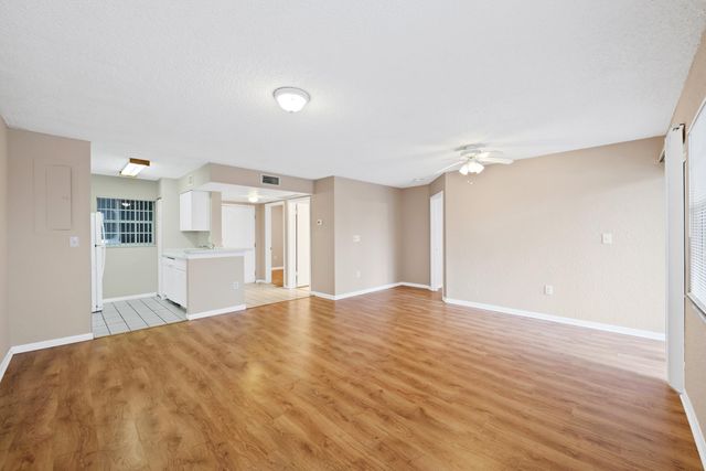 2861 N Oakland Forest Drive 202, Oakland Park, FL 33309