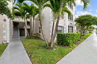 2861 N Oakland Forest Drive 202, Oakland Park, FL 33309