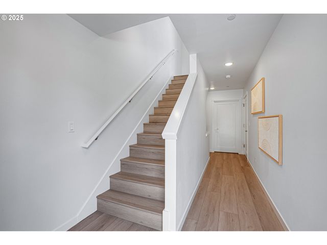 7298 Sw 13th Dr, Portland, OR 97239