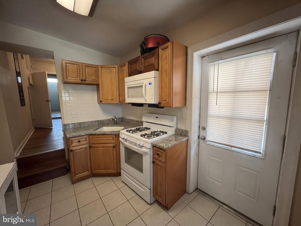 610 GREEN ST, NORRISTOWN, PA 19401 — photo 2