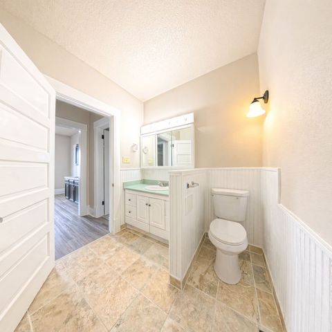 806 S Roche Street, Knoxville, IA 50138