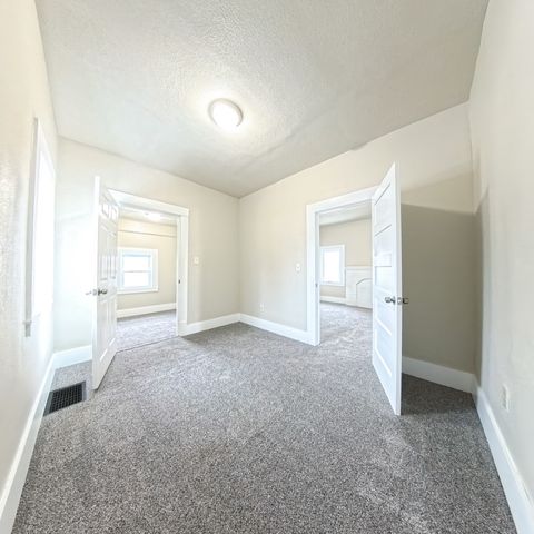 806 S Roche Street, Knoxville, IA 50138